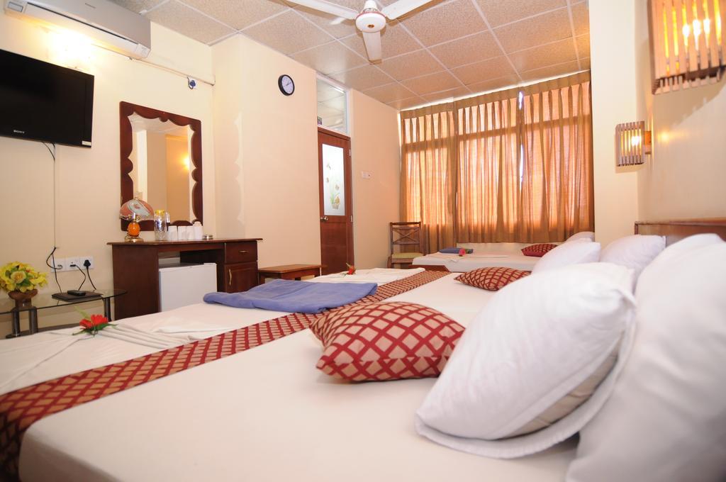 Brighten Hotel Colombo Exterior photo