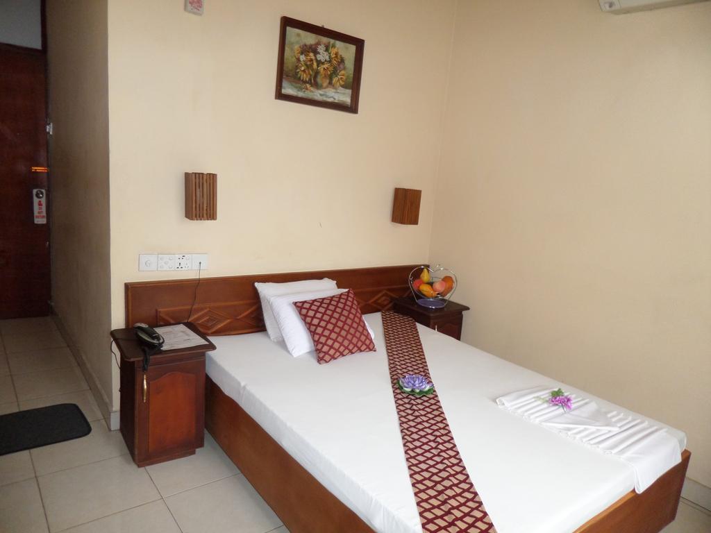 Brighten Hotel Colombo Exterior photo